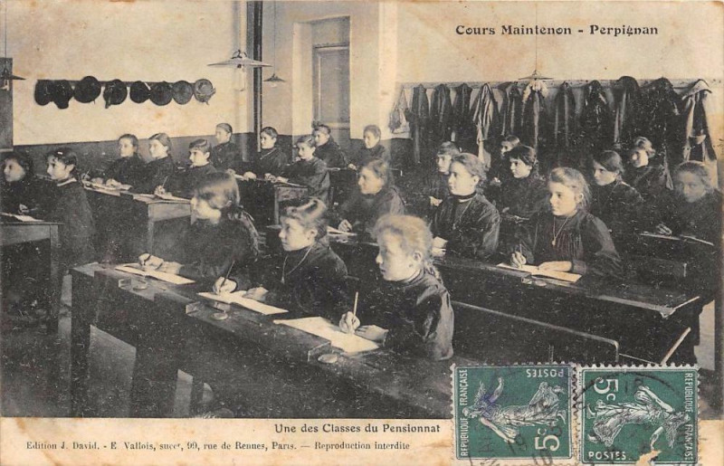 Carte postale ancienne Perpignan Cours Maintenon Une Des Classes Du Pensionnat à Perpignan