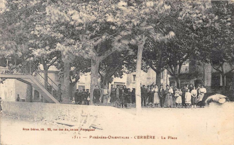 Carte postale ancienne Cerbere La Place à Cerbère