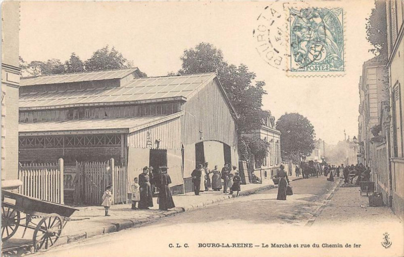 Carte postale ancienne Bourg La Reine Le Marche Et Rue Du Chemin De Fer (dos non divisé) à Bourg-la-Reine