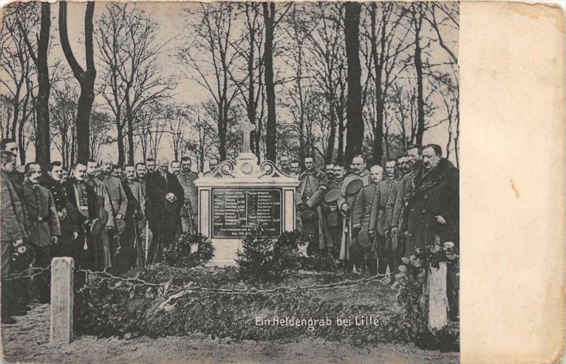 Carte postale ancienne Lille Ein Heldengrab Bei Lille Cpa Allemande à Lille