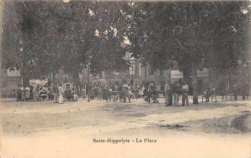 Carte postale ancienne Saint Hippolyte Salanque La Place (avec animation à Saint-Hippolyte