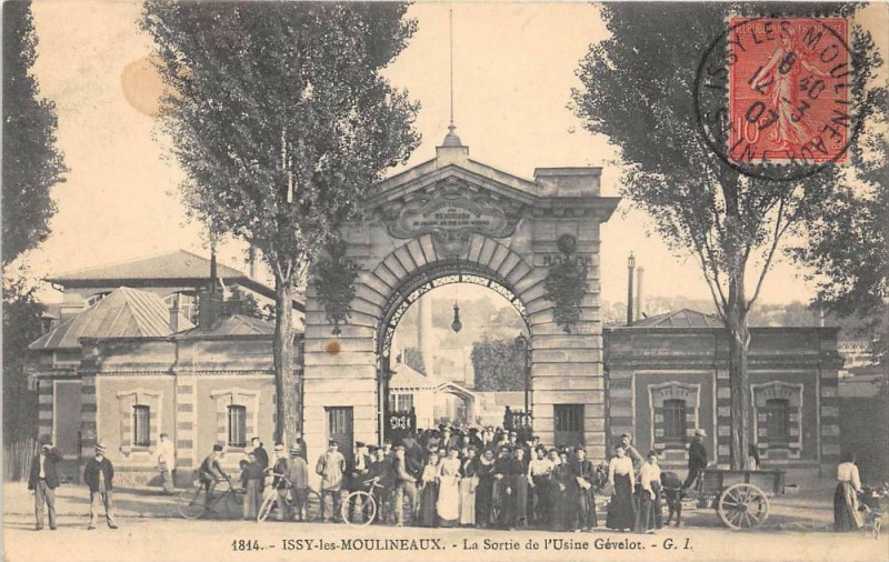 Carte postale ancienne Issy Les Moulineaux La Sortie De L'Usine Gevelot à Issy-les-Moulineaux