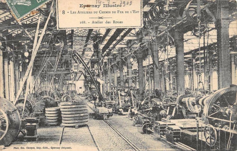 Carte postale ancienne Epernay Les Ateliers Du Chemin De Fer De L'Est Atelier Des Roues à Épernay
