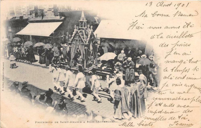 Carte postale ancienne Procession De Saint-Amable A Riom (dos non divisé) à Riom