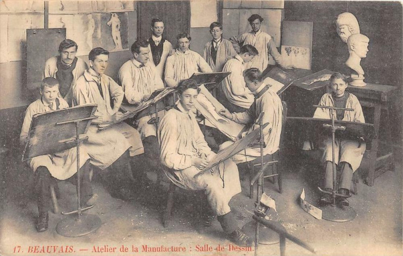 Carte postale ancienne Beauvais Atelier De La Manufacture Salle De Dessin à Beauvais
