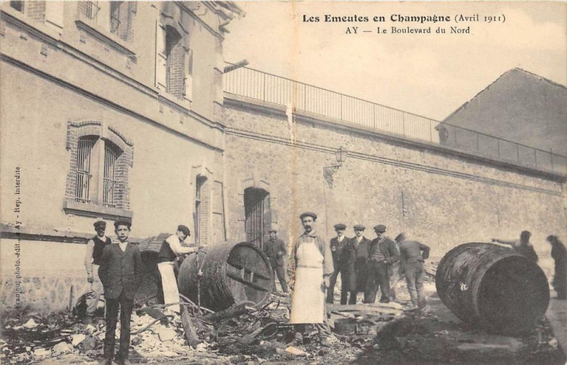 Carte postale ancienne Les Emeutes En Champagne 1911 Ay Le Boulevard Du Nord