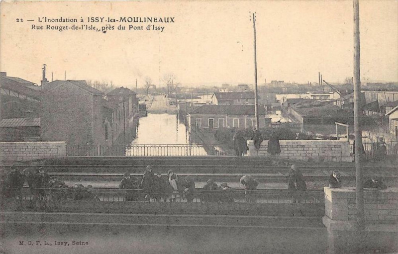 Carte postale ancienne L'Inondation A Issy Les Moulineaux Rue Rouget De L'Isle Pres Du Pont D'Is à Issy-les-Moulineaux