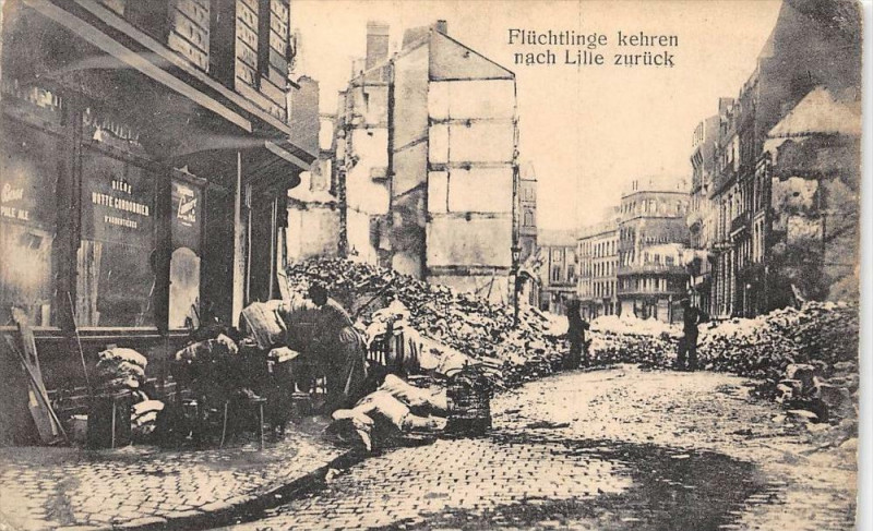 Carte postale ancienne Lille Fluchtlinge Kehren Nach Lille Zuruck à Lille