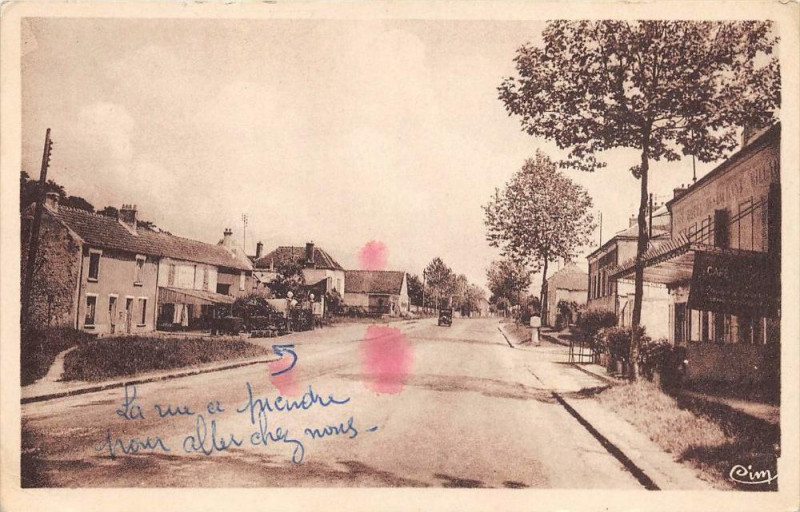 Carte postale ancienne La Queue En Brie Route Nationale (cliché pas courant