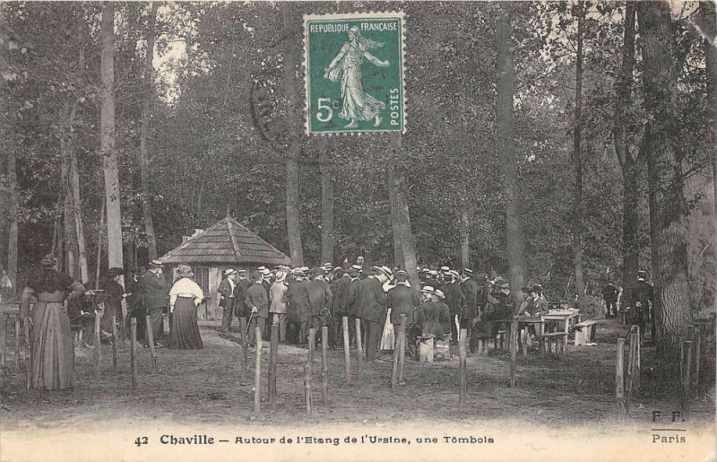 Carte postale ancienne Chaville Autour De L'Etang De L'Ursine Une Tombola à Chaville