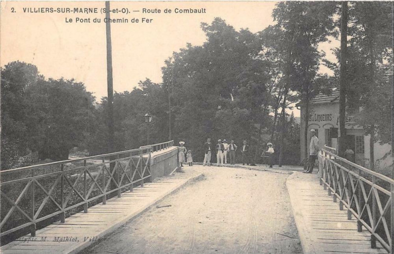Carte postale ancienne Villiers Sur Marne Route De Combault Le Pont Du Chemin De Fer à Villiers-sur-Marne