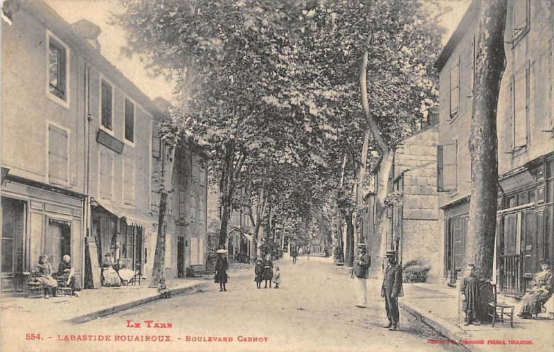 Carte postale ancienne Labastide Rouairoux Boulevard Carnot à Rouairoux
