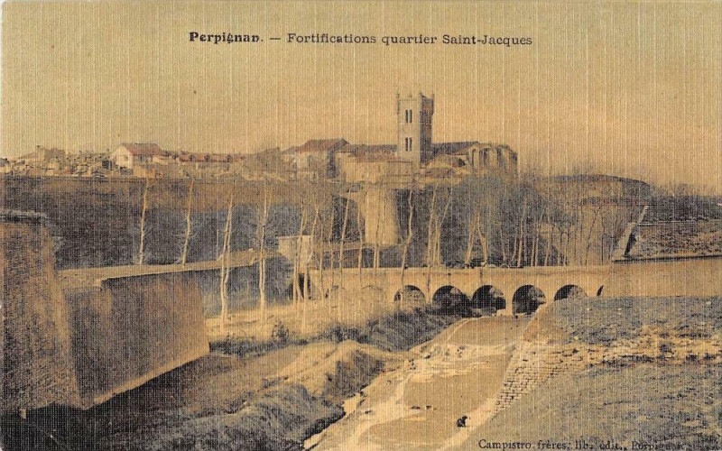 Carte postale ancienne Perpignan Fortifications Quartier Saint Jacques (cpa toilée émaillée à Perpignan
