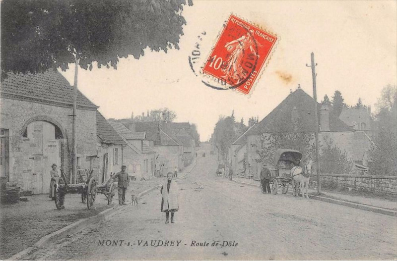 Carte postale ancienne Mont Sous Vaudrey Route De Dole (cpa pas courante à Vaudrey