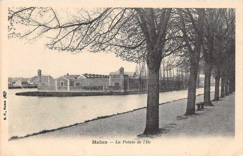 Carte postale ancienne Melun La Pointe De L'Ile (dos non divisé) à Melun