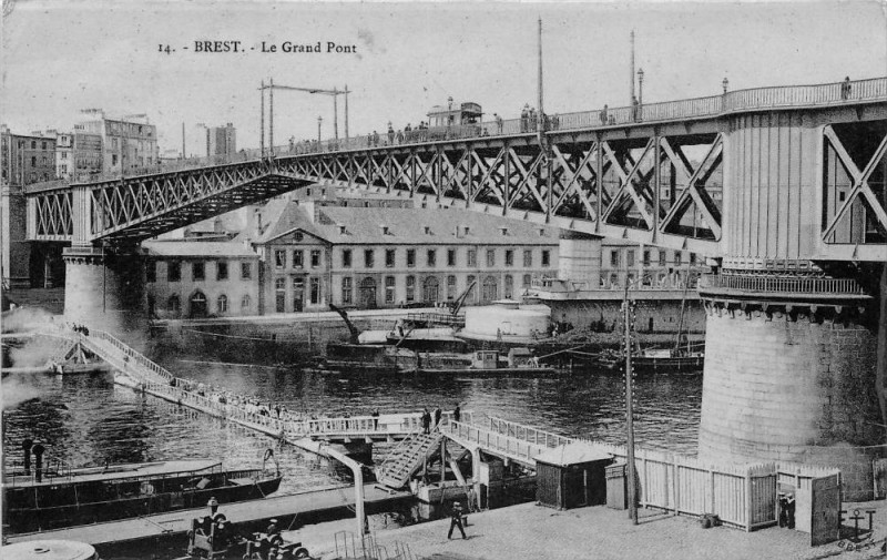 Carte postale ancienne Brest Le Grand Pont (cpa émaillée à Brest