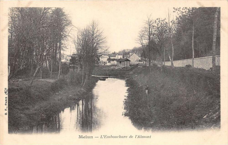 Carte postale ancienne Melun L'Embouchure Et L'Almont (dos non divisé) à Melun