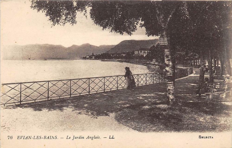Carte postale ancienne Evian Le Jardin Anglais