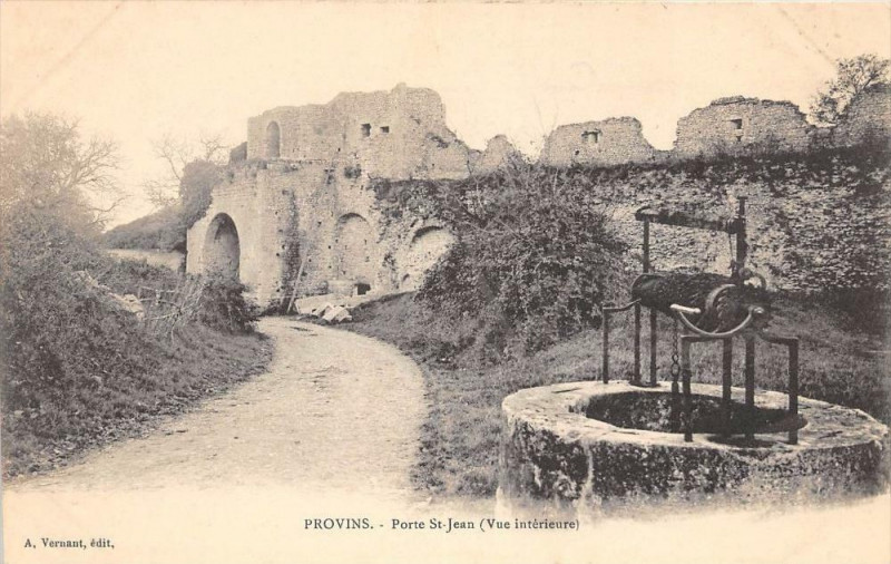 Carte postale ancienne Provins Porte Saint Jean Vue Interieure (dos non divisé) à Provins