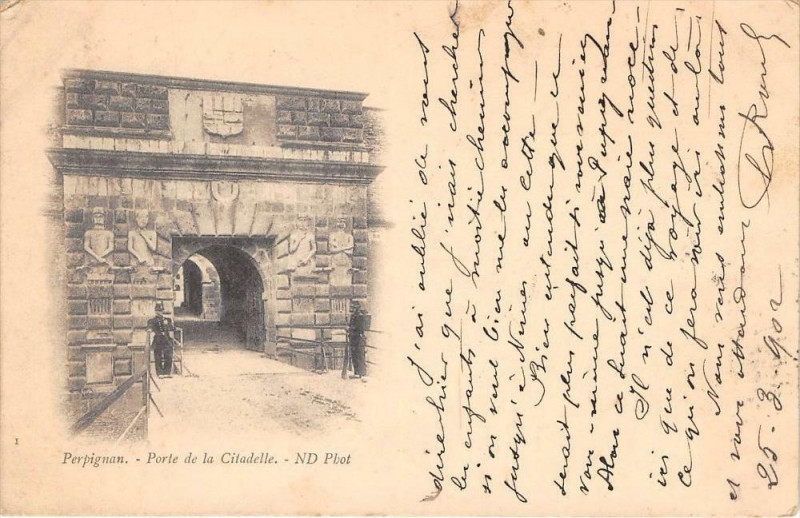 Carte postale ancienne Perpignan Porte De La Citadelle (dos non divisé) à Perpignan