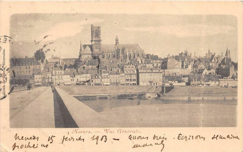 Carte postale ancienne Nevers Vue Generale (dos non divisé) à Nevers