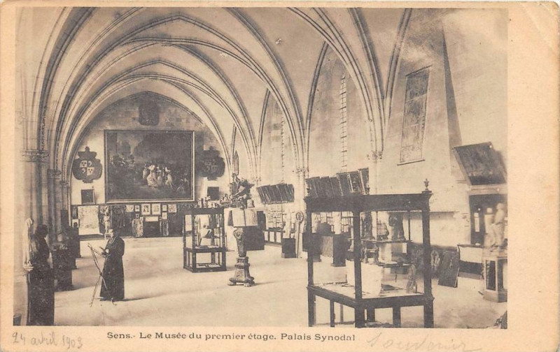 Carte postale ancienne Sens Le Musee Du 1ER Etage Palais Synodal (dos non divisé) à Sens