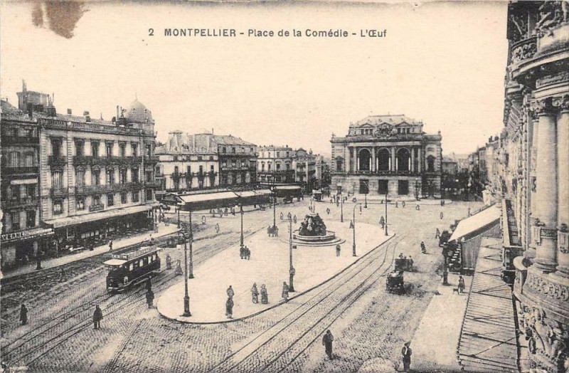 Carte postale ancienne Montpellier La Place De La Comedie L'Oeuf à Montpellier