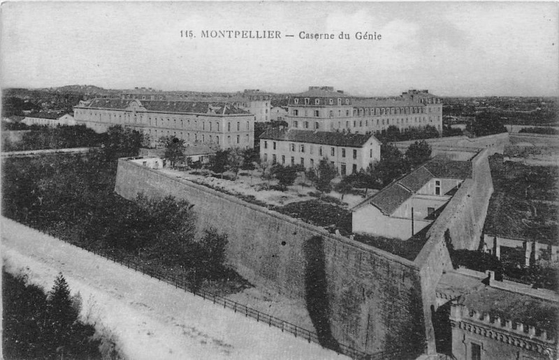 Carte postale ancienne Montpellier Caserne Du Genie à Montpellier