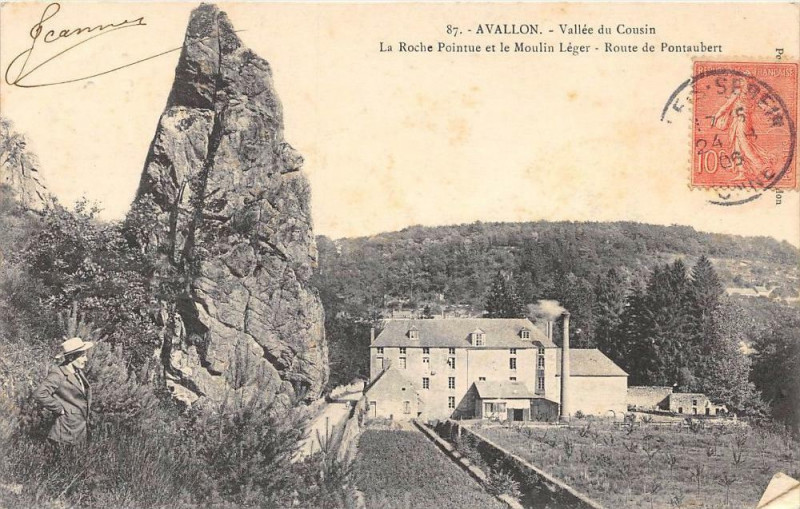 Carte postale ancienne Avallon Roche Pointue Et Moulin Leger à Avallon