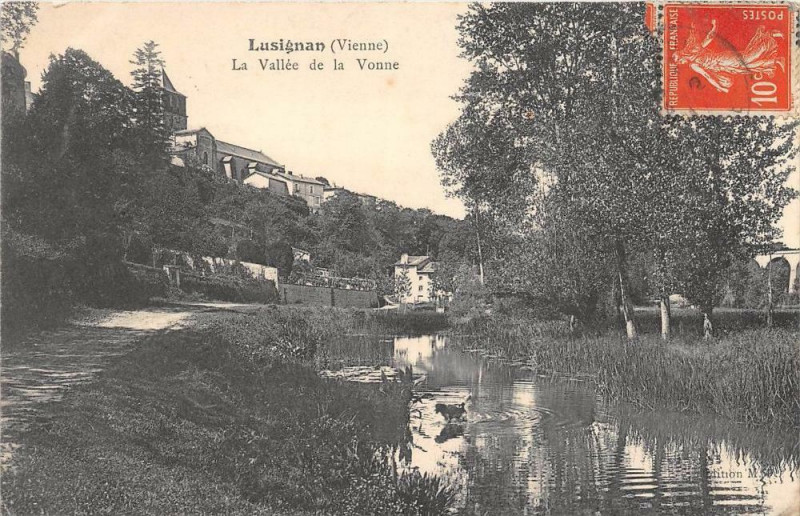Carte postale ancienne Lusignan La Vallee De La Vonne à Lusignan
