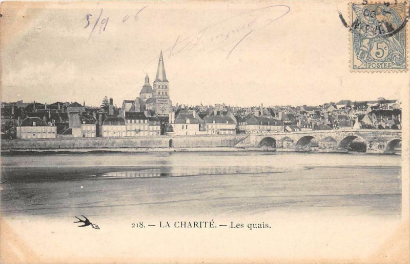 Carte postale ancienne La Charite Les Quais  (dos non divisé)