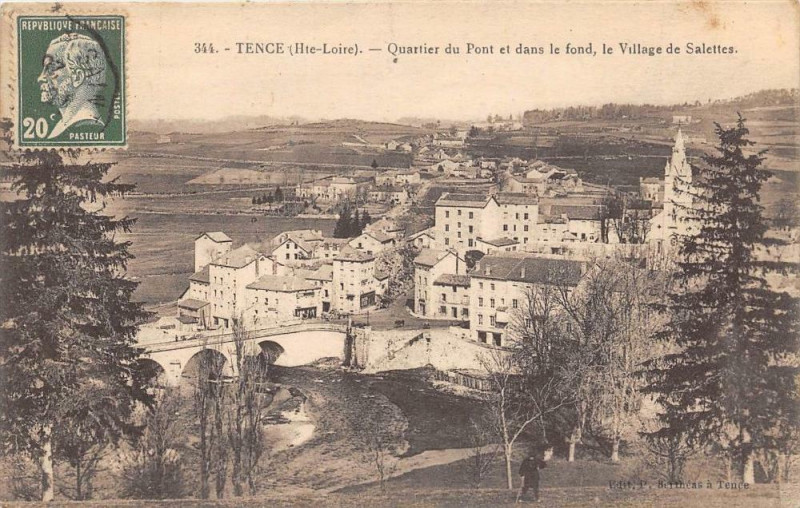 Carte postale ancienne Tence  Quartier Du Pont Et Dans Le Fond Le Village De Salettes à Tence