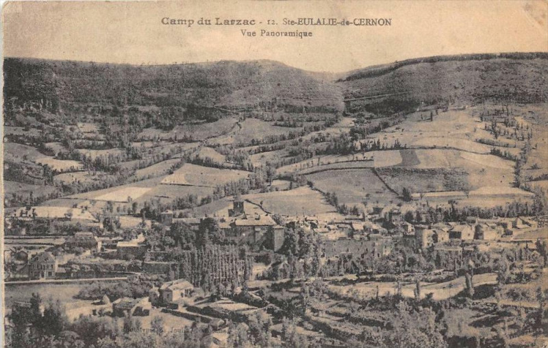 Carte postale ancienne Camp Du Larzac Sainte-Eulalie De Cernon Vue Panoramique à Sainte-Eulalie-de-Cernon
