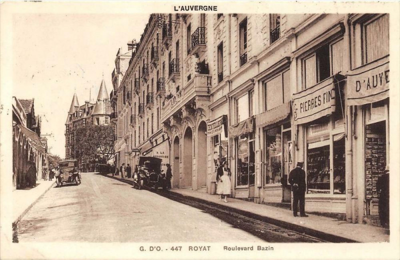 Carte postale ancienne Royat Boulevard Bazin à Royat