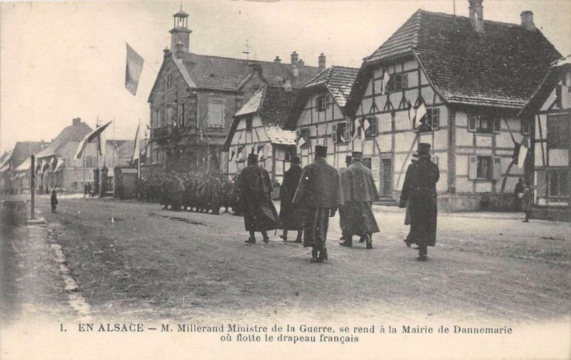 Carte postale ancienne En Alsace Millerand Se Rend A Dannemarie à Dannemarie