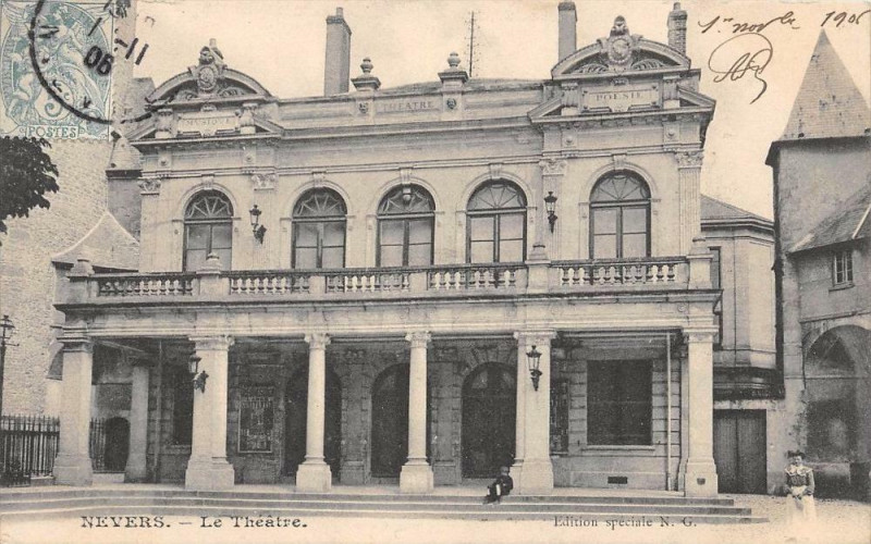 Carte postale ancienne Nevers Le Theatre à Nevers