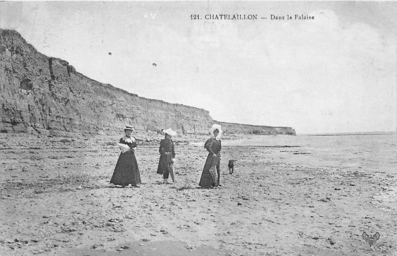 Carte postale ancienne Chatelaillon Dans La Falaise