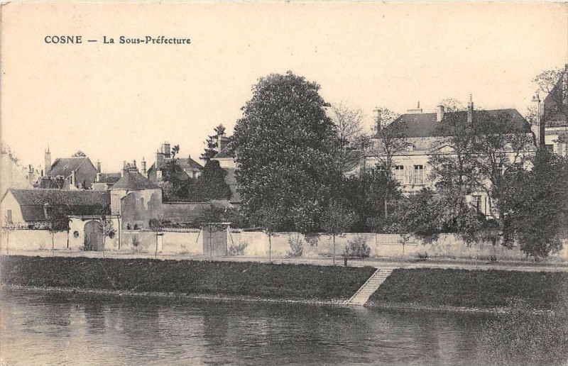 Carte postale ancienne Cosne La Sous Prefecture
