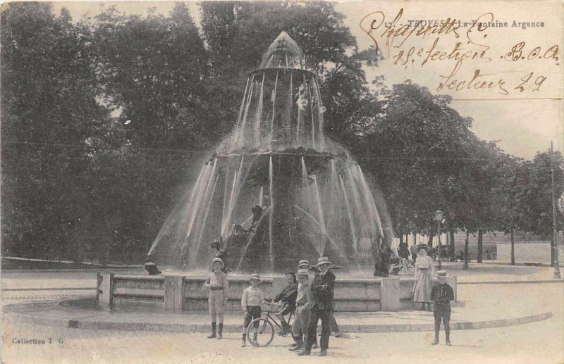 Carte postale ancienne Troyes Fontaine Argence à Troyes