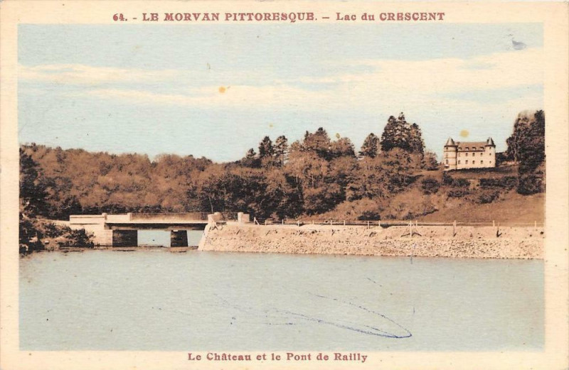 Carte postale ancienne Lac Du Crescent Chateau Et Pont De Railly