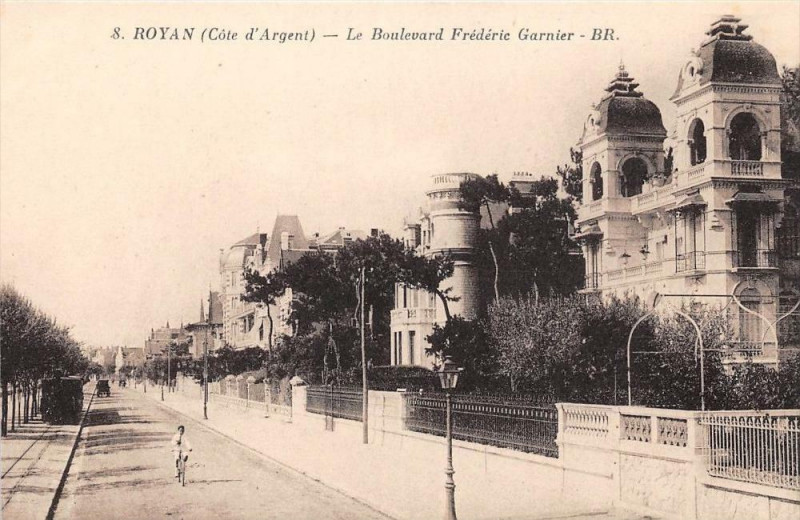 Carte postale ancienne Royan Le Boulevard Frederic Garnier à Royan