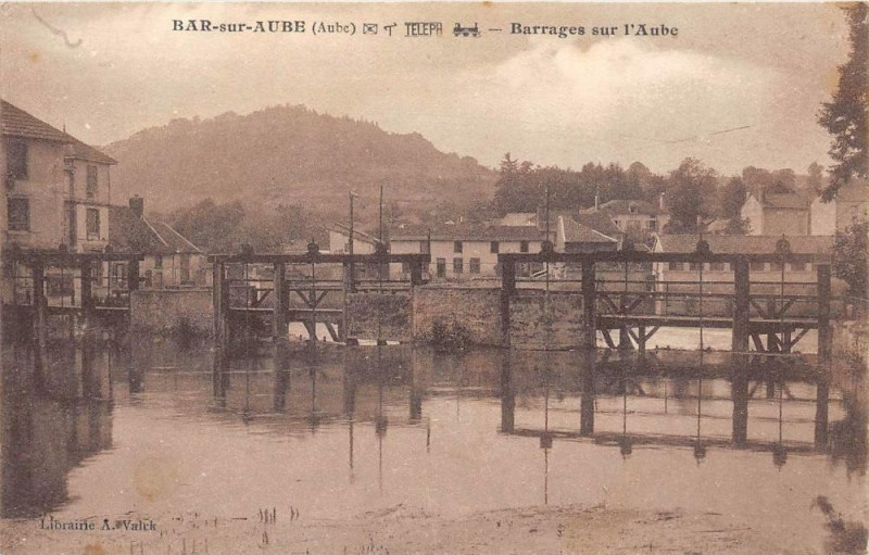 Carte postale ancienne Bar Sur Aube Barrages Sur L'Aube à Bar-sur-Aube