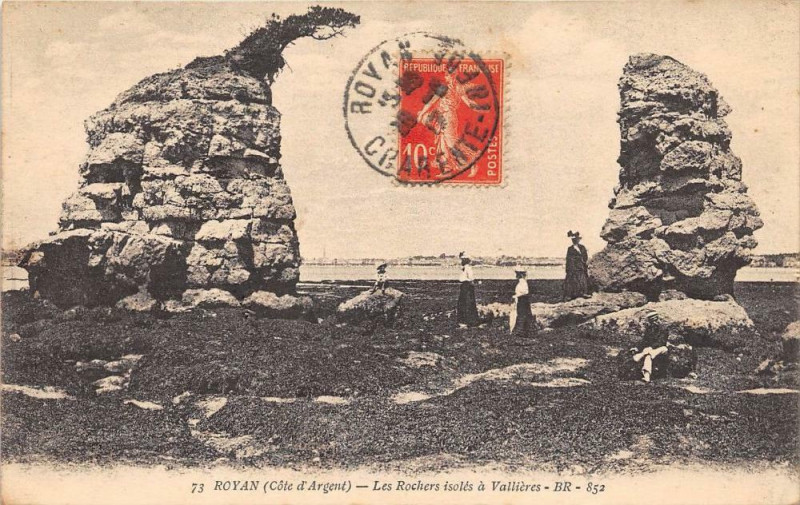 Carte postale ancienne Royan Les Rochers Isoles A Vallieres à Royan