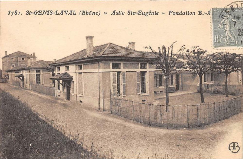Carte postale ancienne Saint Genis Laval Asile Sainte-Eugenie à Saint-Genis-Laval