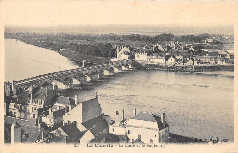 Carte postale ancienne La Charite La Loire Et Faubourg