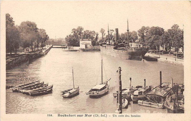 Carte postale ancienne Rochefort Sur Mer Un Coin Du Bassin à Rochefort