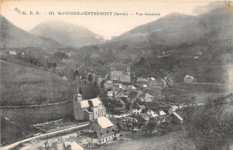 Carte postale ancienne Saint-Pierre-d'Entremont - Vue générale à Saint-Pierre-d'Entremont