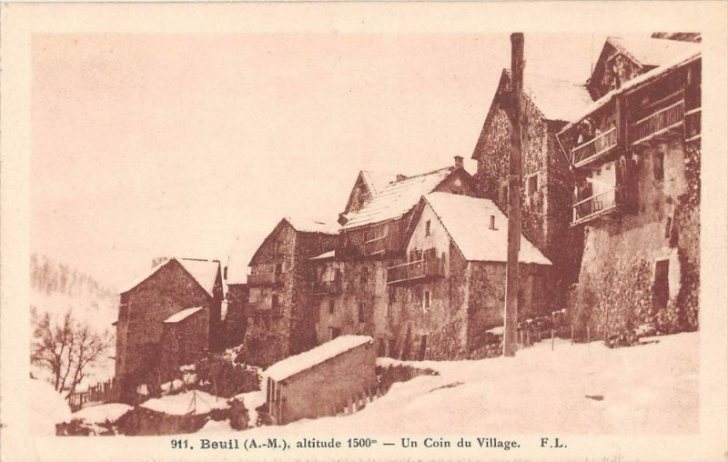 Carte postale ancienne Beuil Un Coin Du Village à Beuil