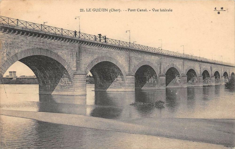 Carte postale ancienne Le Guetin Le Pont Canal Vue Laterale