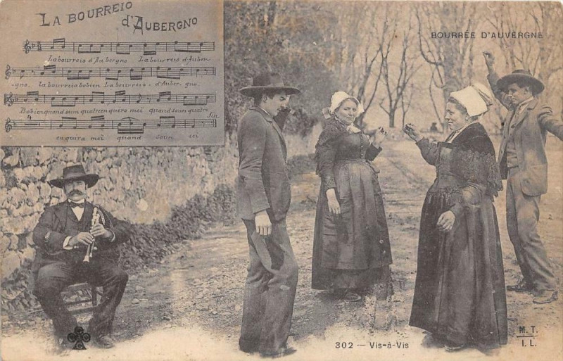 Carte postale ancienne La Bourree D´AUVERGNE Vis A Vis